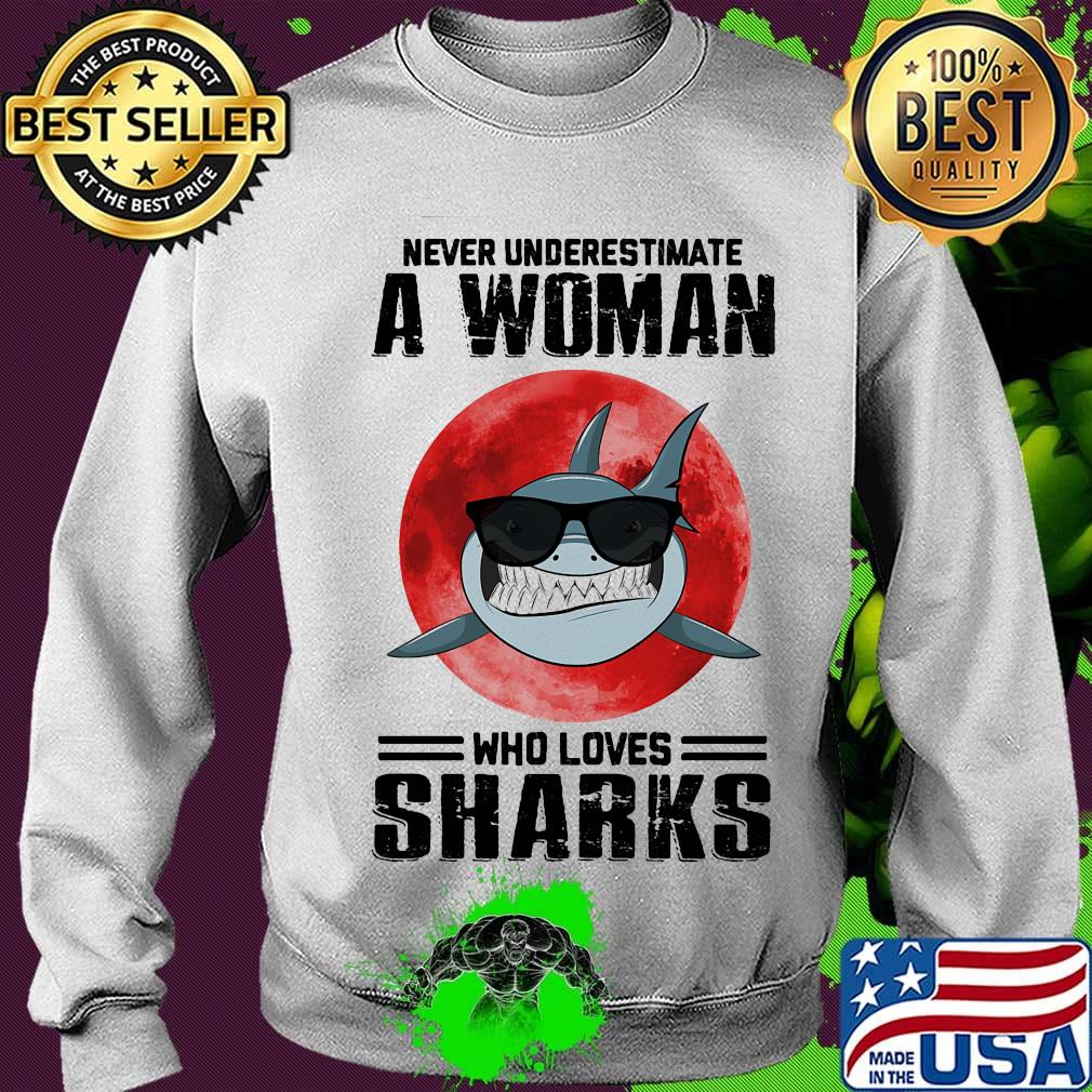 Never underestimate a woman who loves sharks sunset s Sweater Never underestimate a woman who loves sharks sunset s Sweater