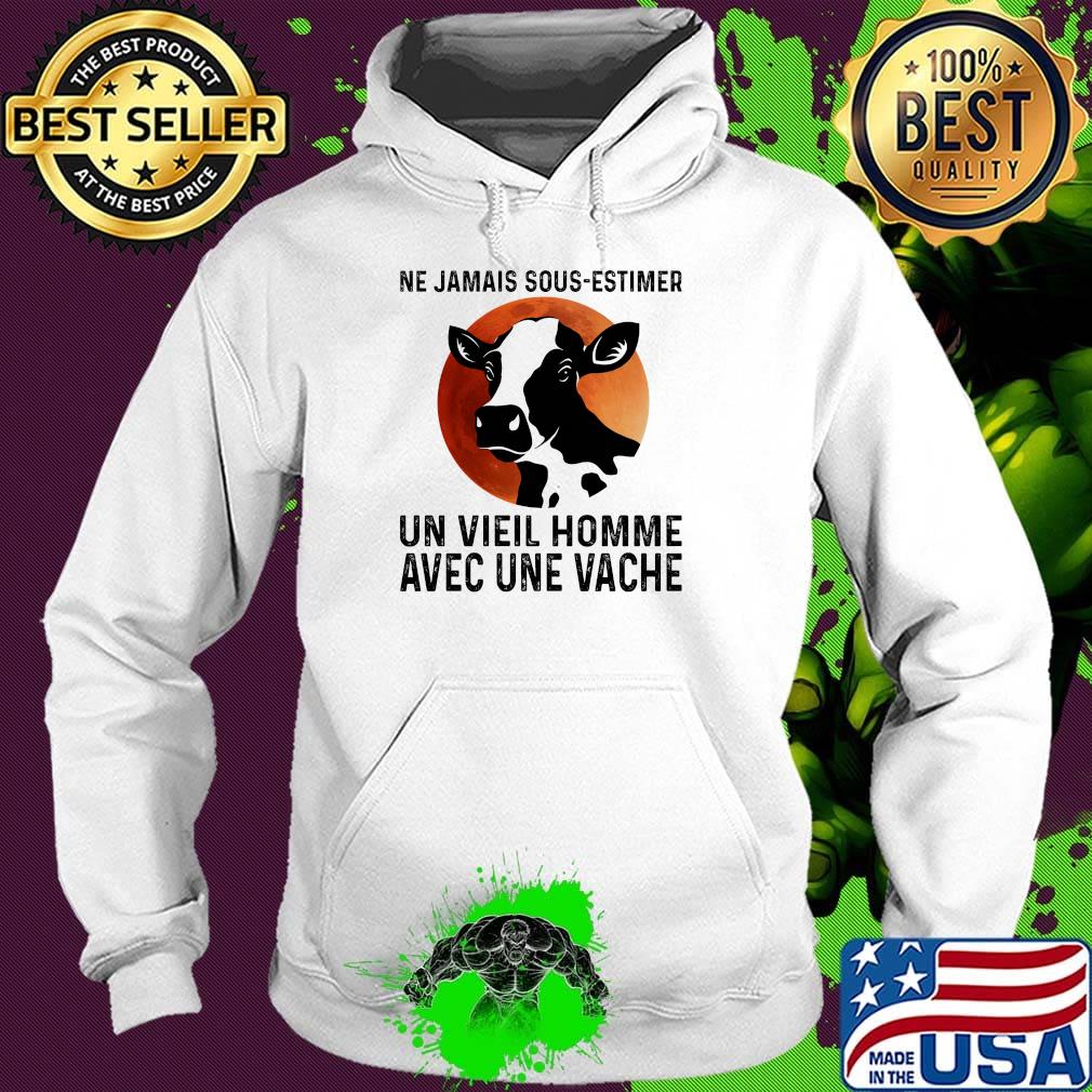 Ne jamais sous estimer un vieil homme avec une vache sunset s Hoodie Ne jamais sous estimer un vieil homme avec une vache sunset s Hoodie