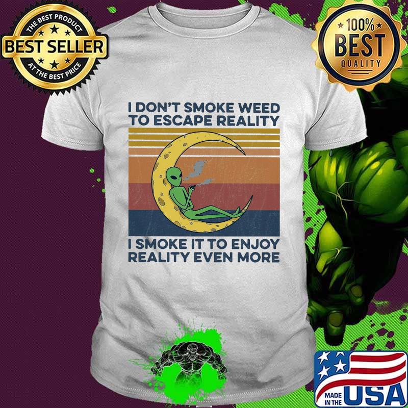 Alien I don't smoke weed to escape reality i smoke it to enjoy reality even more vintage retro shirt