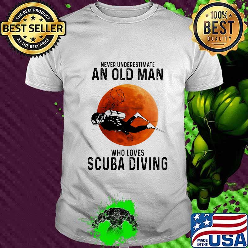 NEVER UNDERESTIMATE AN OLD MAN WHO LOVES SCUBA DIVING MOON SHIRT
