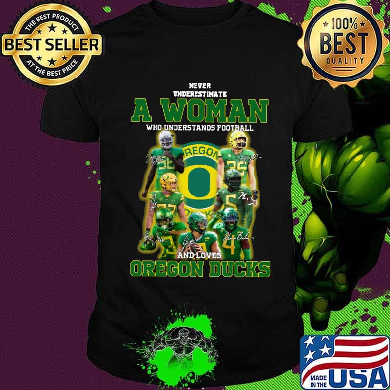 Never underestimate an old woman who understands football and oregon ducks signatures shirt