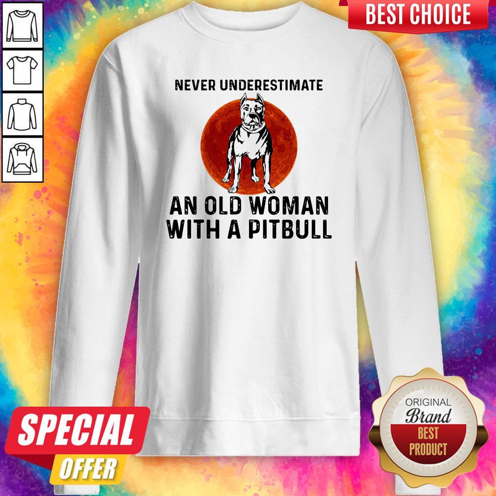 Nice Never Underestimate An Old Woman With A Pitbull Sunset Shirt