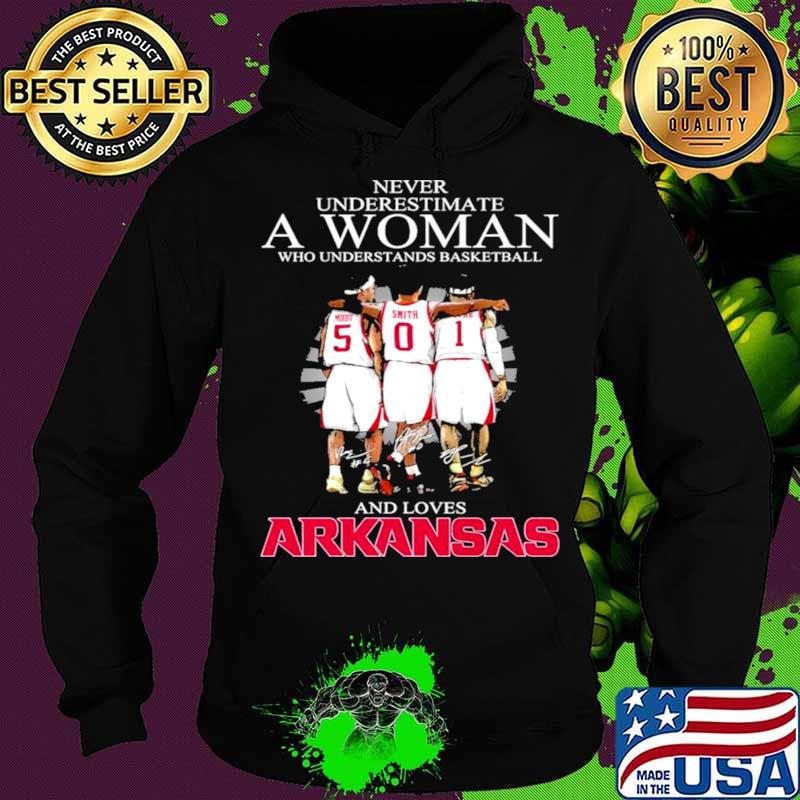 Never underestimate a woman who understands Basketball and loves Arkansas Hoodie Never underestimate a woman who understands Basketball and loves Arkansas Hoodie