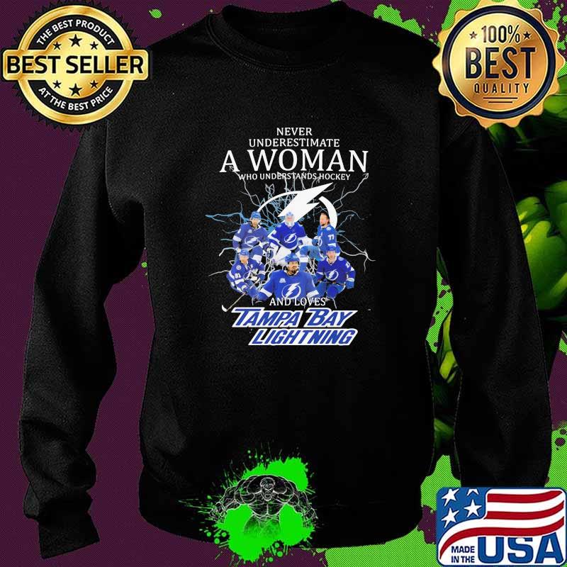 Never underestimate a woman who understands hockey and loves tampa bay lightnign signature Sweater Never underestimate a woman who understands hockey and loves tampa bay lightnign signature Sweater