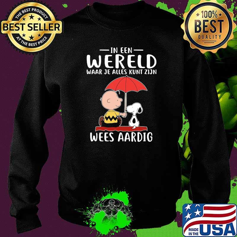 In een wereld waar je alles kunt zijn wees aardig snoopy and charlie Sweater In een wereld waar je alles kunt zijn wees aardig snoopy and charlie Sweater