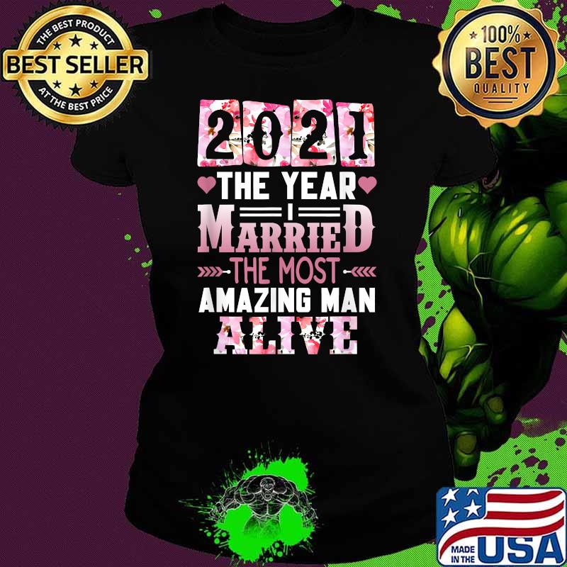Funny 2021 The Year I Married The Most Amazing Man Alive Flower T-Shirt Ladies tee Funny 2021 The Year I Married The Most Amazing Man Alive Flower T-Shirt Ladies tee