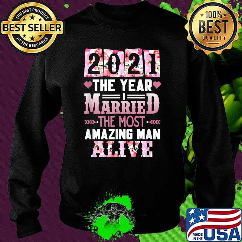 Funny 2021 The Year I Married The Most Amazing Man Alive Flower T-Shirt Sweater Funny 2021 The Year I Married The Most Amazing Man Alive Flower T-Shirt Sweater