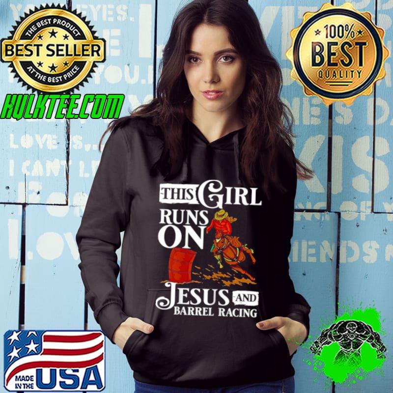 This Girl Runs On jesus And Barrel Racing Pferdesattel Rodeo shirt