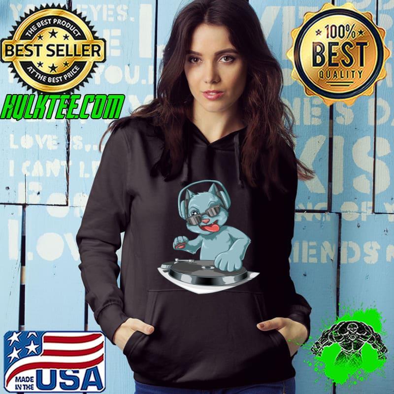 Cat with headphones on the vinyl turntable for all DJ T-shirt