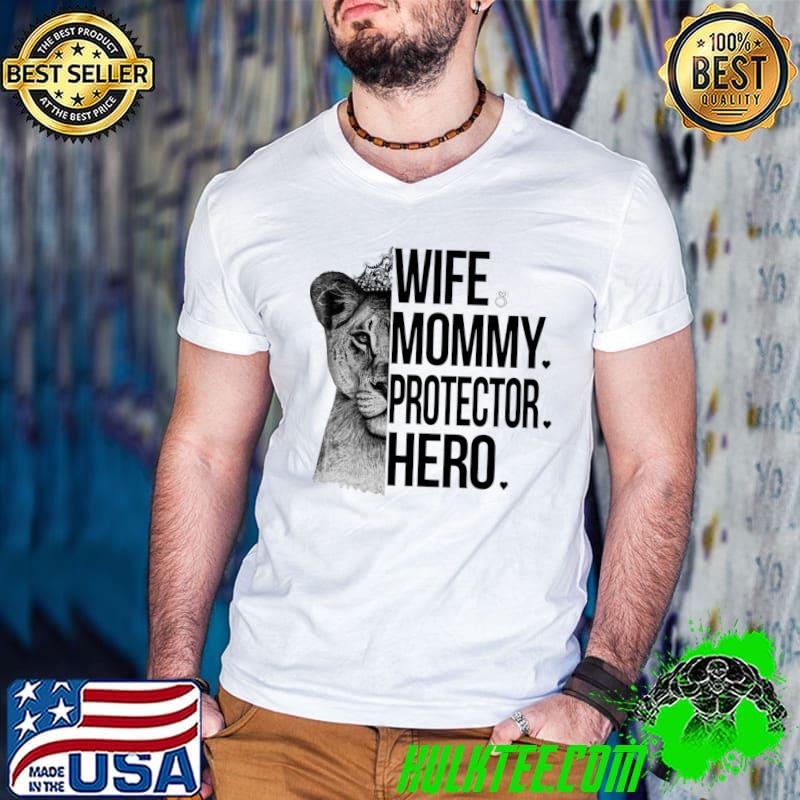 Retro Lion Queen Wife Mommy Protector Hero T-Shirt Guys V Neck Retro Lion Queen Wife Mommy Protector Hero T-Shirt Guys V Neck