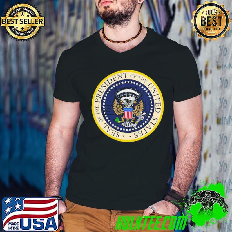 Top Fake Presidential Seal 45 Es Un Titere Donald Trump Shirt Guys V Neck Top Fake Presidential Seal 45 Es Un Titere Donald Trump Shirt Guys V Neck