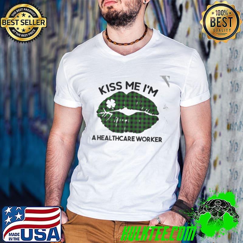 Lip kiss me I'm a healthcare worker st. patrick's day shirt