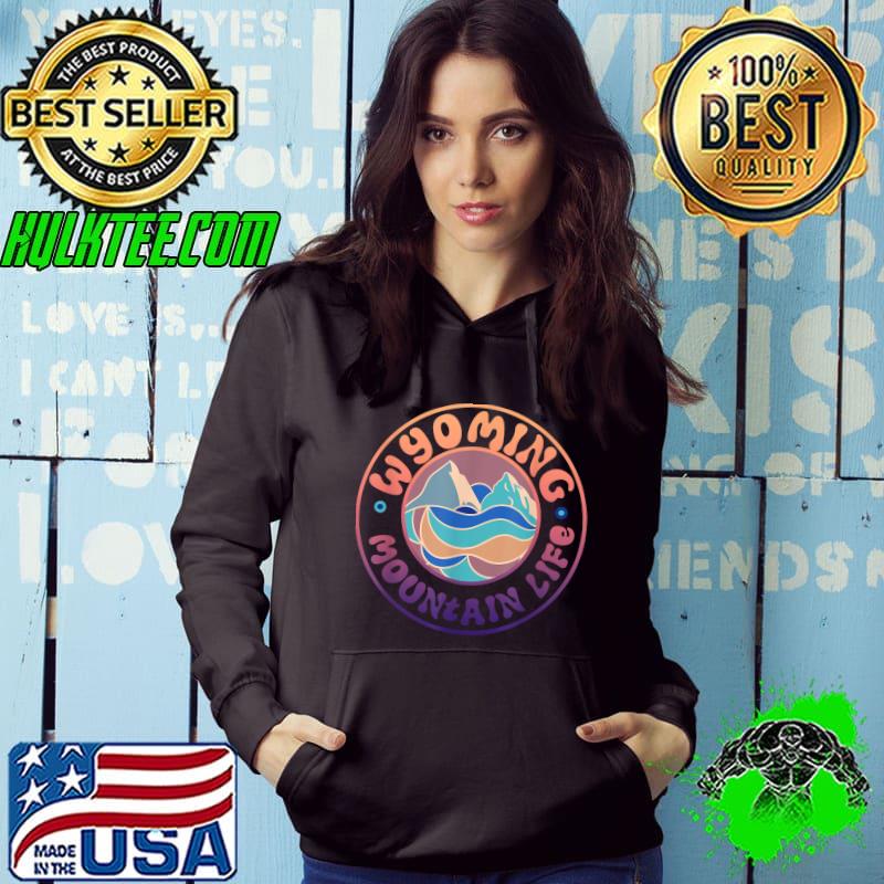 Official Wyoming Retro Vintage Outdoors Mountain Graphic Design T-Shirt