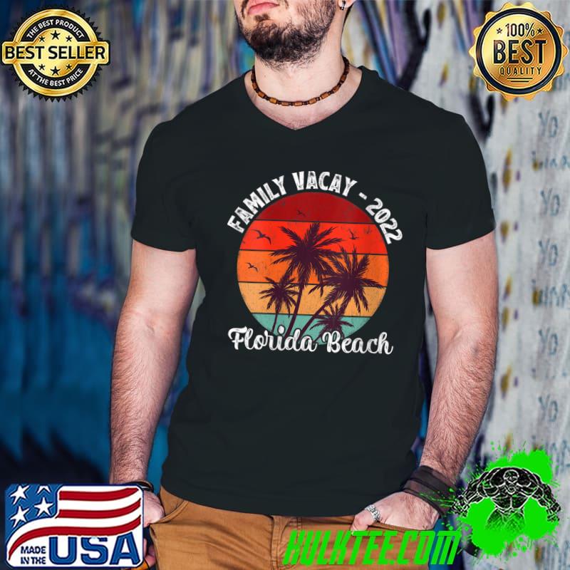 Family Vacation 2022 Vintage Retro Florida Beach T- Guys V Neck Family Vacation 2022 Vintage Retro Florida Beach T- Guys V Neck