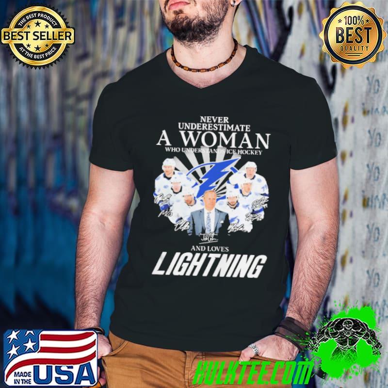 Never underestimate a woman and loves lightning hockey team 2022 signatures s Guys V Neck Never underestimate a woman and loves lightning hockey team 2022 signatures s Guys V Neck