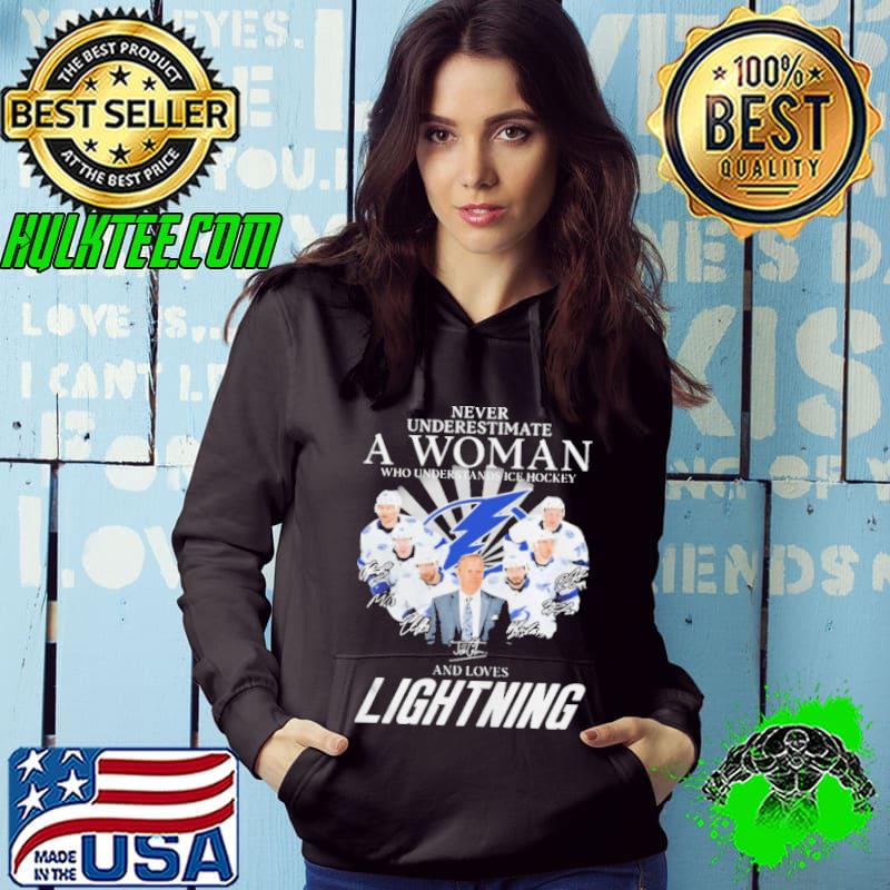 Never underestimate a woman and loves lightning hockey team 2022 signatures s Hoodie Never underestimate a woman and loves lightning hockey team 2022 signatures s Hoodie