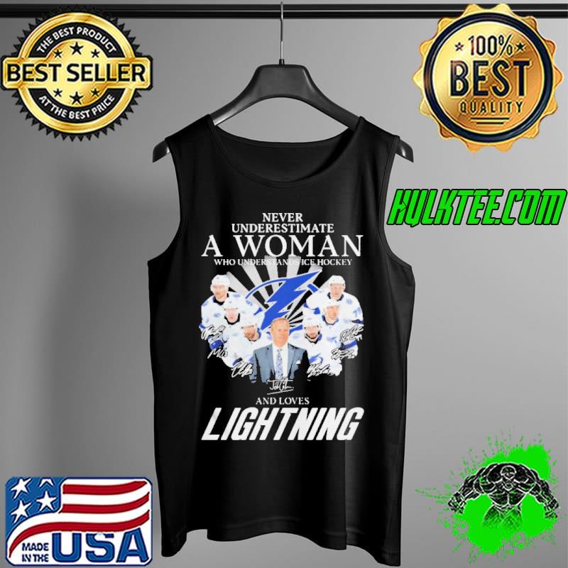 Never underestimate a woman and loves lightning hockey team 2022 signatures s Tank Top Never underestimate a woman and loves lightning hockey team 2022 signatures s Tank Top