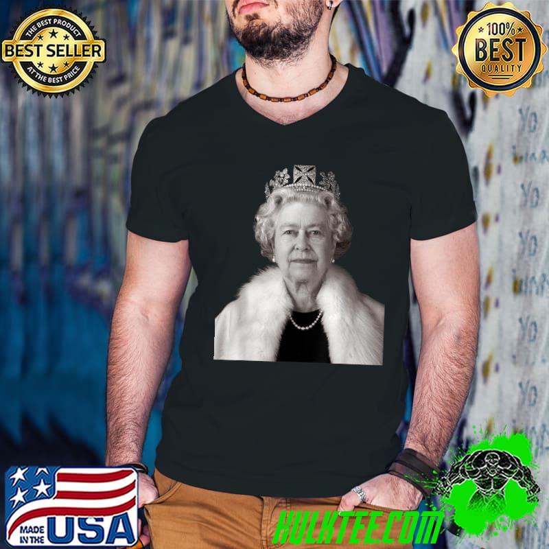 Queen Elizabeth's II British Crown Majesty Queen Elizabeth's T-Shirt Queen Elizabeth's II British Crown Majesty Queen Elizabeth's T-Shirt