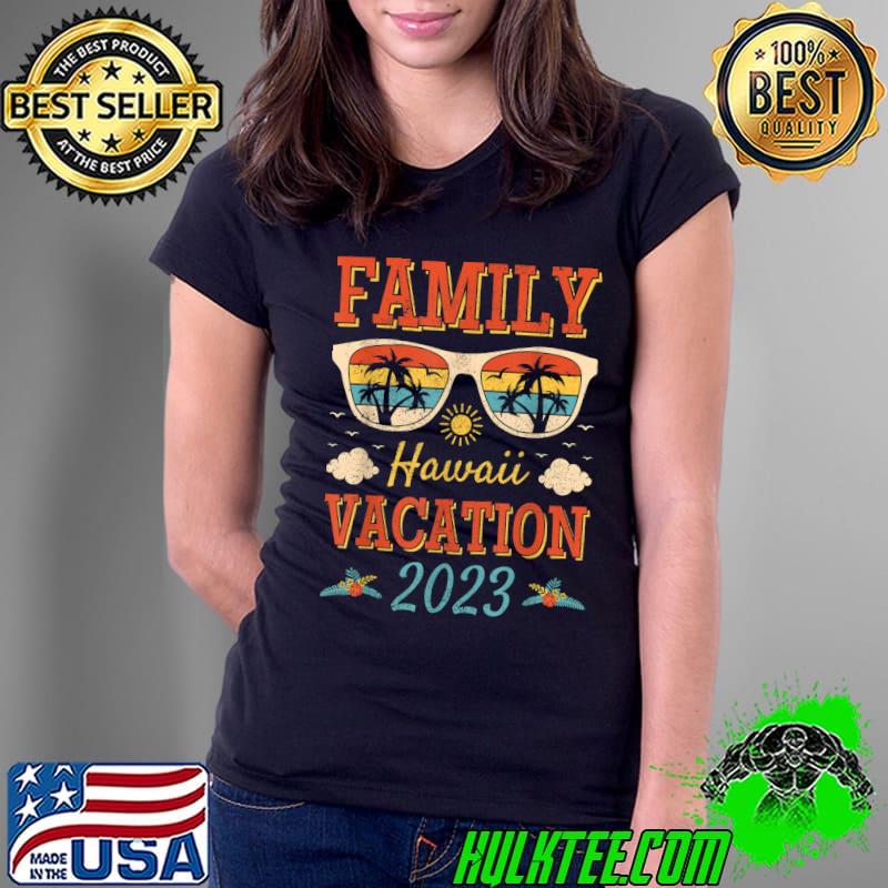 Hawaii Trip 2023 Reunion Family Trip Vacation Beach Sunset Sunglasses Retro T-Shirt