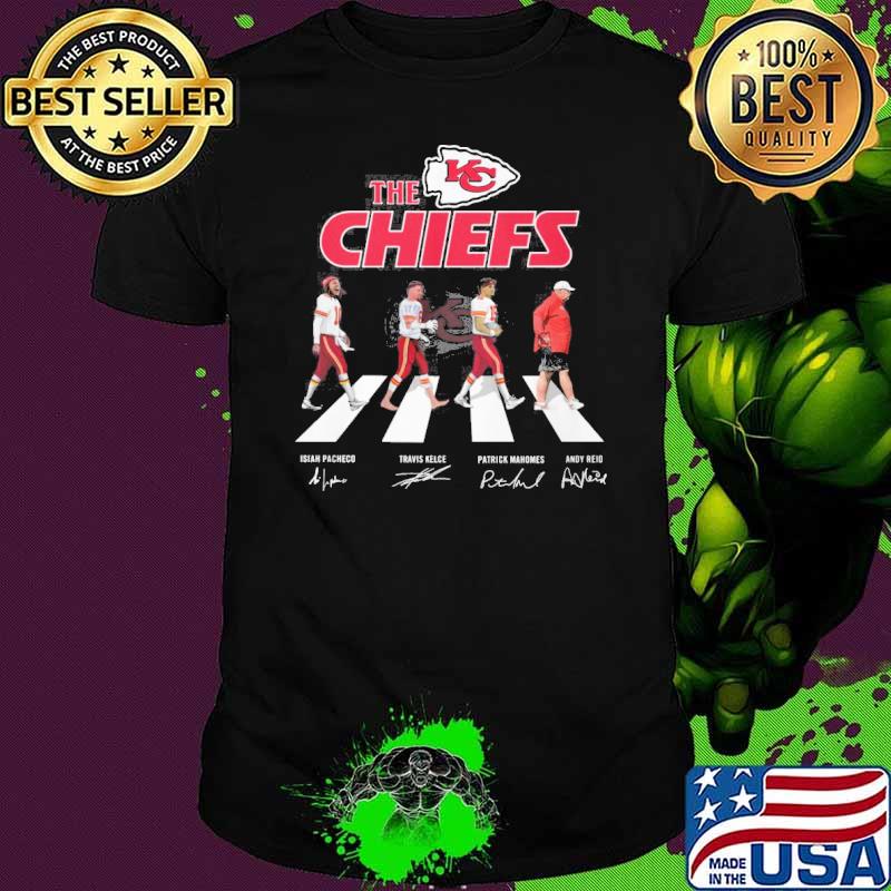 The Chiefs walked across Abbey Road Isian Pacheco Travis Kelce Patrick Mahomes Andy Reio signatures shirt