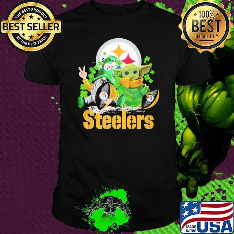 Gnome and Baby yoda hug Steelers St.Patrick's day shirt