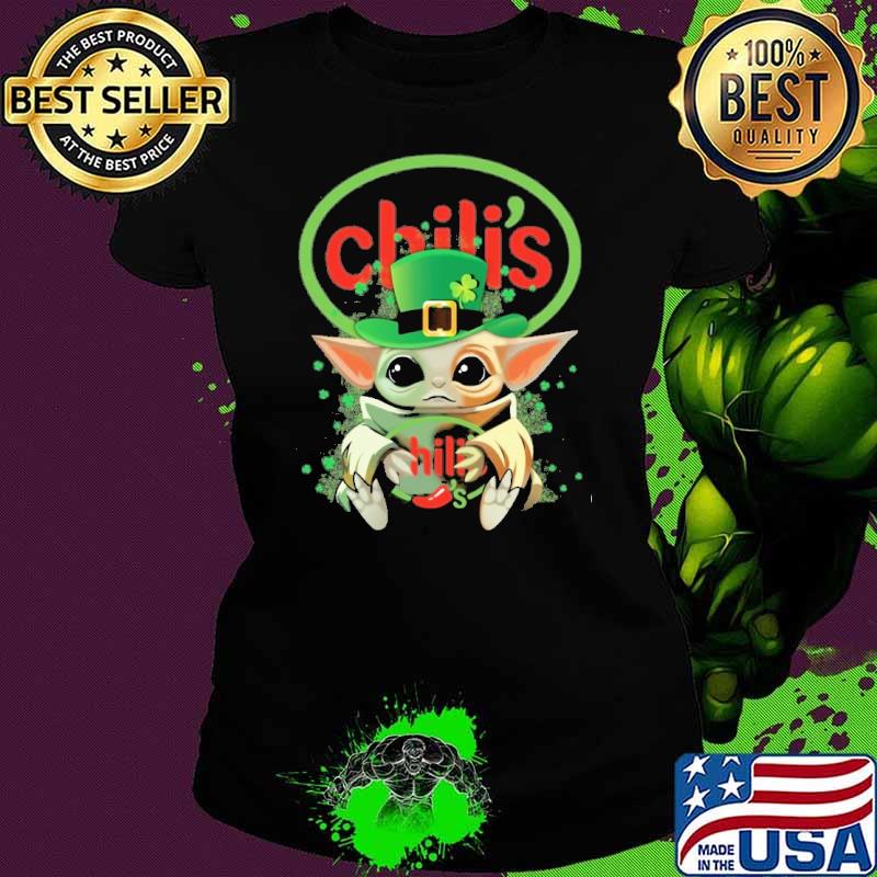 Original baby yoda hug Chili's Grill bar St.Patrick's day shirt