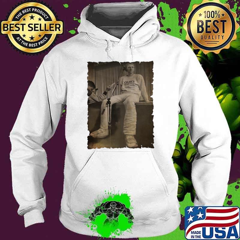Nice larry Bird Sitting In A Chair Basketball Player Singing T-Shirt