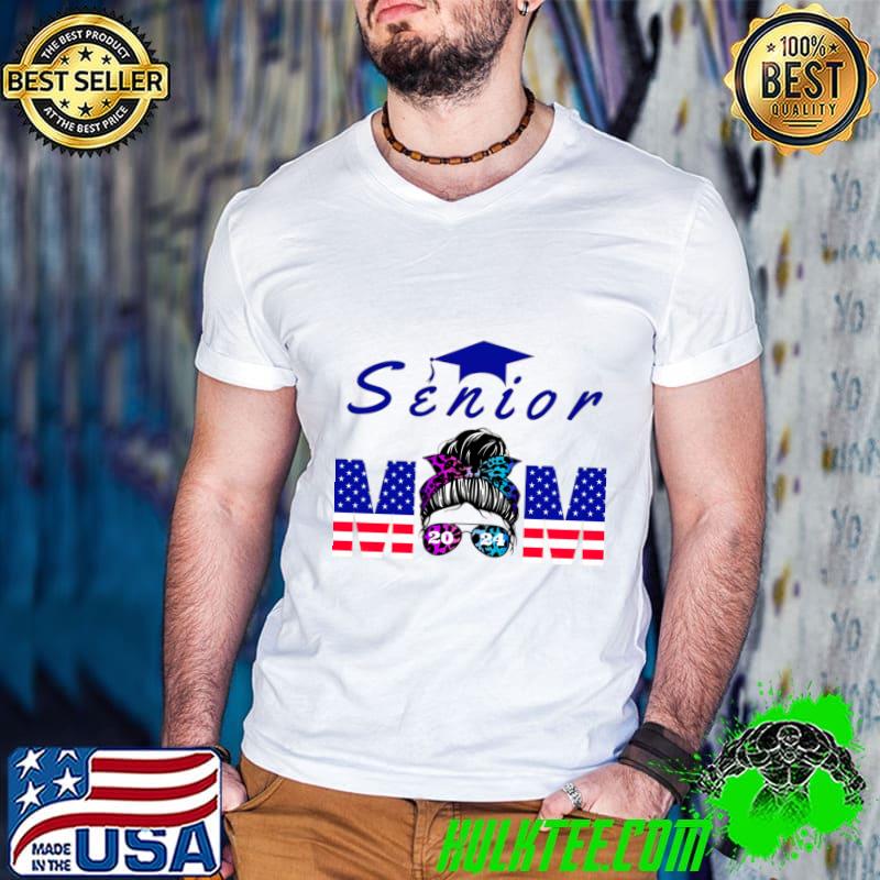 Senior mom 2024 messy bun hair sunglasses leopard usa flag T-Shirt Guys V Neck Senior mom 2024 messy bun hair sunglasses leopard usa flag T-Shirt Guys V Neck