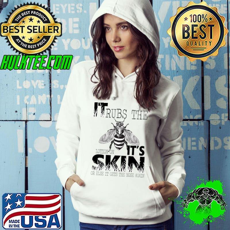 It Rubs The Lotton On It's Skin Or Else It Gets The Hose Beekeeper T-Shirt Hoodie It Rubs The Lotton On It's Skin Or Else It Gets The Hose Beekeeper T-Shirt Hoodie