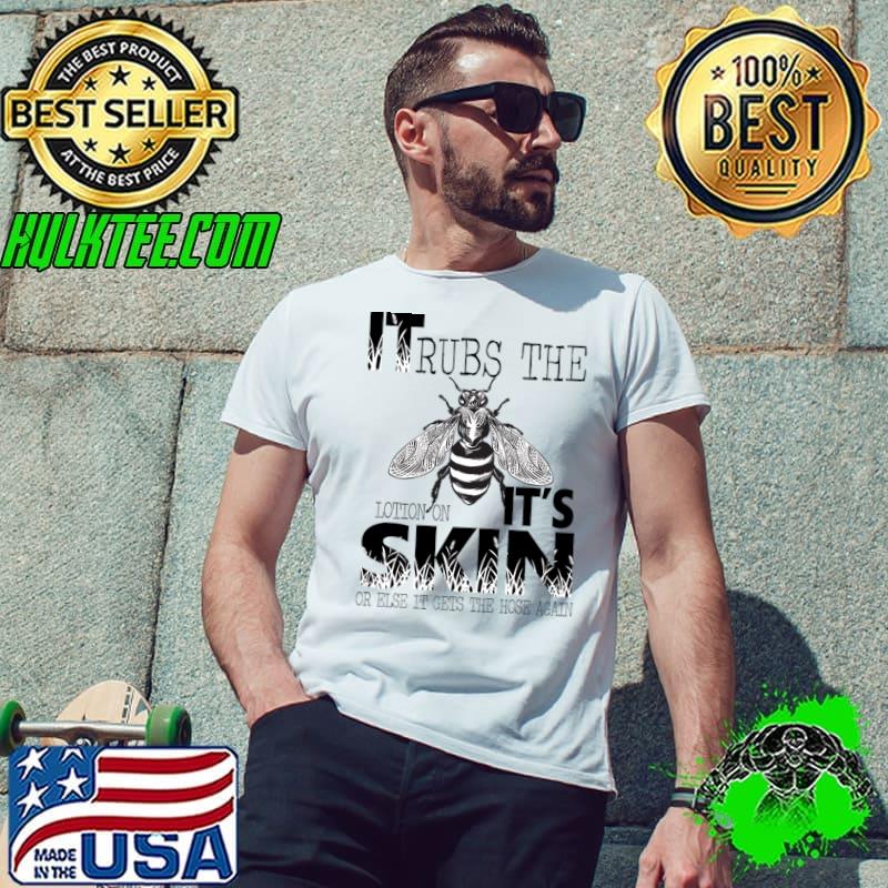 It Rubs The Lotton On It's Skin Or Else It Gets The Hose Beekeeper T-Shirt Unisex It Rubs The Lotton On It's Skin Or Else It Gets The Hose Beekeeper T-Shirt Unisex