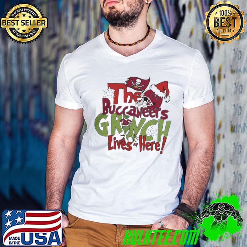 Grinch Hat Santa The Buccaneers Lives Here Christmas Shirt Guys V Neck Grinch Hat Santa The Buccaneers Lives Here Christmas Shirt Guys V Neck