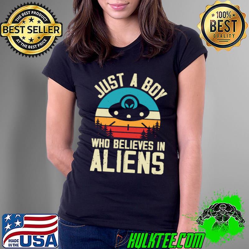 Just a boy how believes in aliens vintage sunset T-Shirt