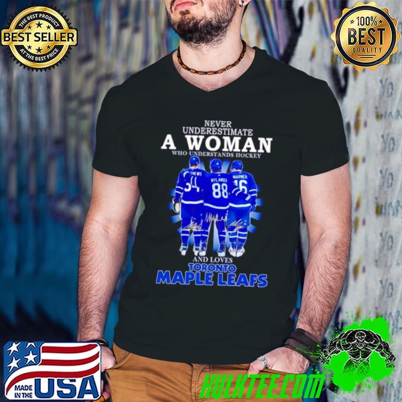 Never Underestimate A Woman Who Understands Hockey And Loves Toronto Maple Leafs Signatures 2024 Shirt Guys V Neck Never Underestimate A Woman Who Understands Hockey And Loves Toronto Maple Leafs Signatures 2024 Shirt Guys V Neck