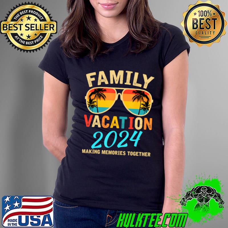 Family Vacation 2024 Making Memories Together Sunglasses retro palms tree Beach T-Shirt