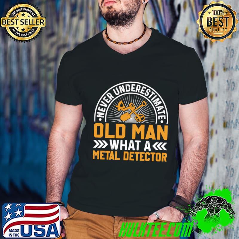 Nice never Underestimate An Old Man Metal Detecting T-Shirt