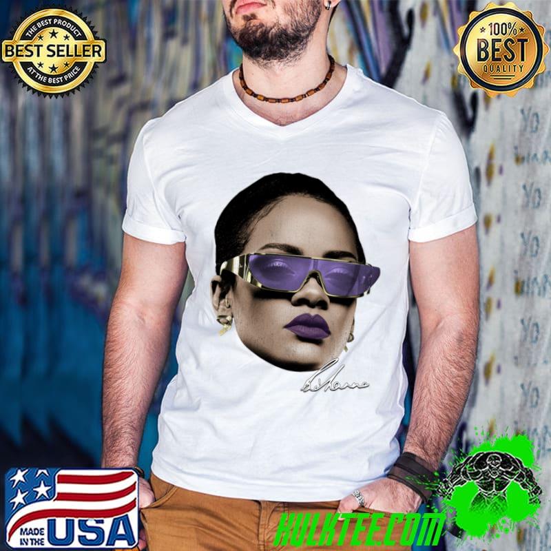 Rihanna Big Face Barbadian singer businesswoman and actress T-Shirt Guys V Neck Rihanna Big Face Barbadian singer businesswoman and actress T-Shirt Guys V Neck