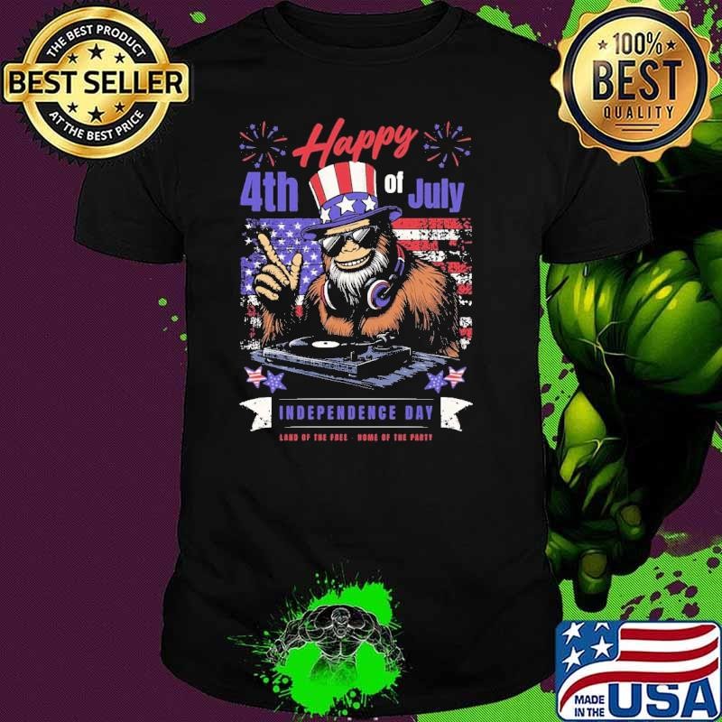 Bigfoot Dj celebrate 4th of july independence day land of the free usa flag T-Shirt