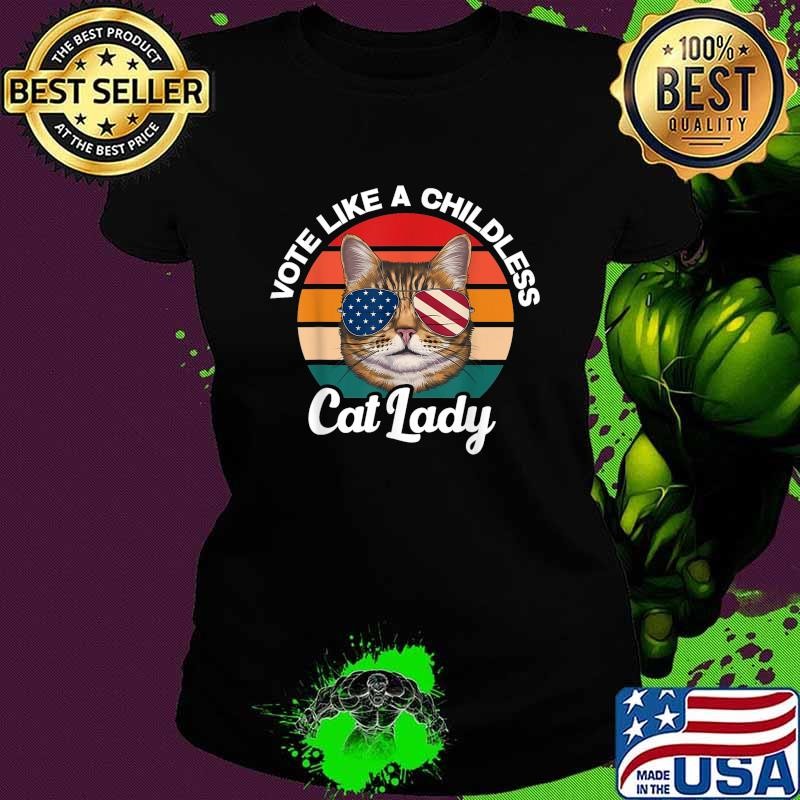 Retro VOTE Like a Childless Cat Lady Vintage Sunglasses American Flag Voting Kamala 24 T-Shirt