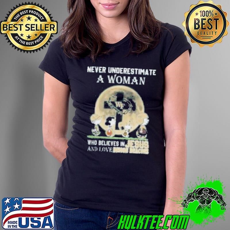 Peanuts Characters Never Underestimate A Woman Who Believes In Jesus And Loves Wake Forest Demon Deacons Shirt