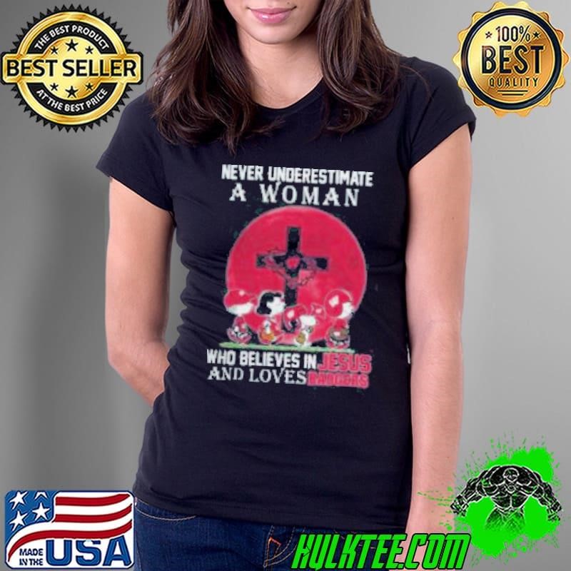 Peanuts Characters Never Underestimate A Woman Who Believes In Jesus And Loves Wisconsin Badgers Shirt