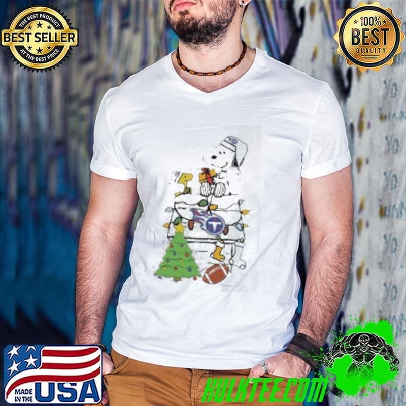 Snoopy And Woodstock Gift Tennessee Titans Football Merry Christmas 2024 Guys V Neck