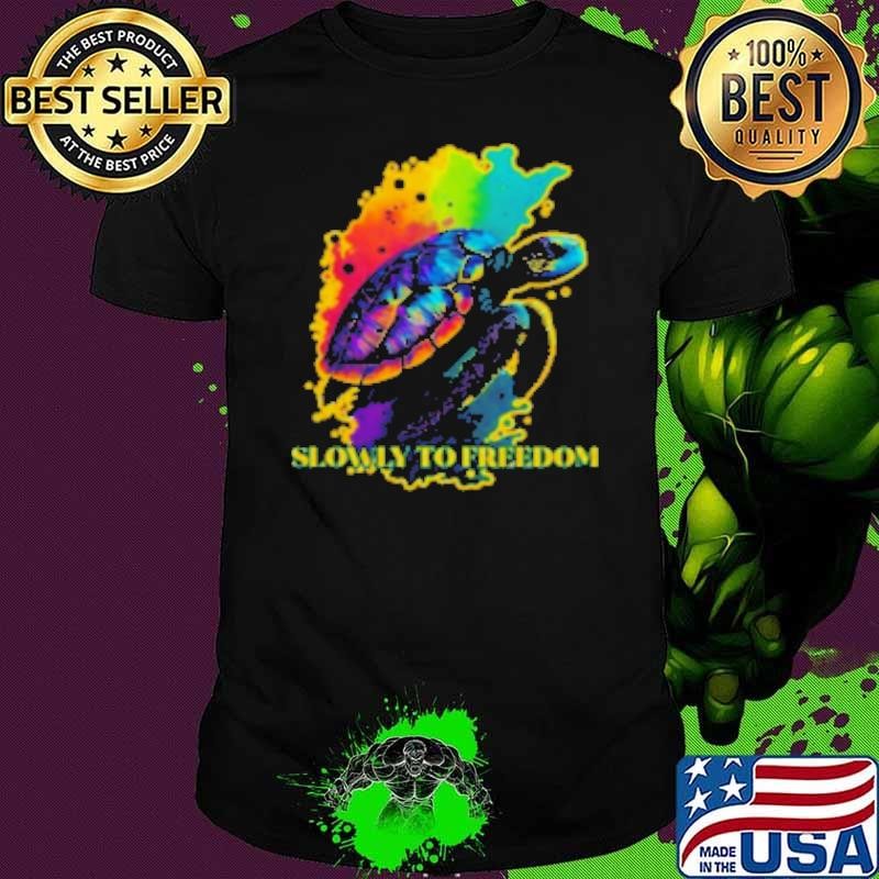 Sea turtle slowly to freedom Shirt